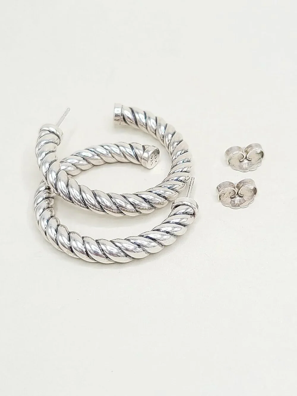 David Yurman Sculpted Hoop Earrings in Sterling Silver - Picture 7 of 8